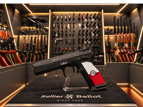 Pistolet CZ TS 2 na stoisku Sellier & Bellot.png